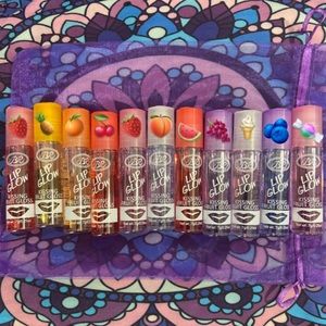 Lots of Fruity Roll on 90s small lip glosses